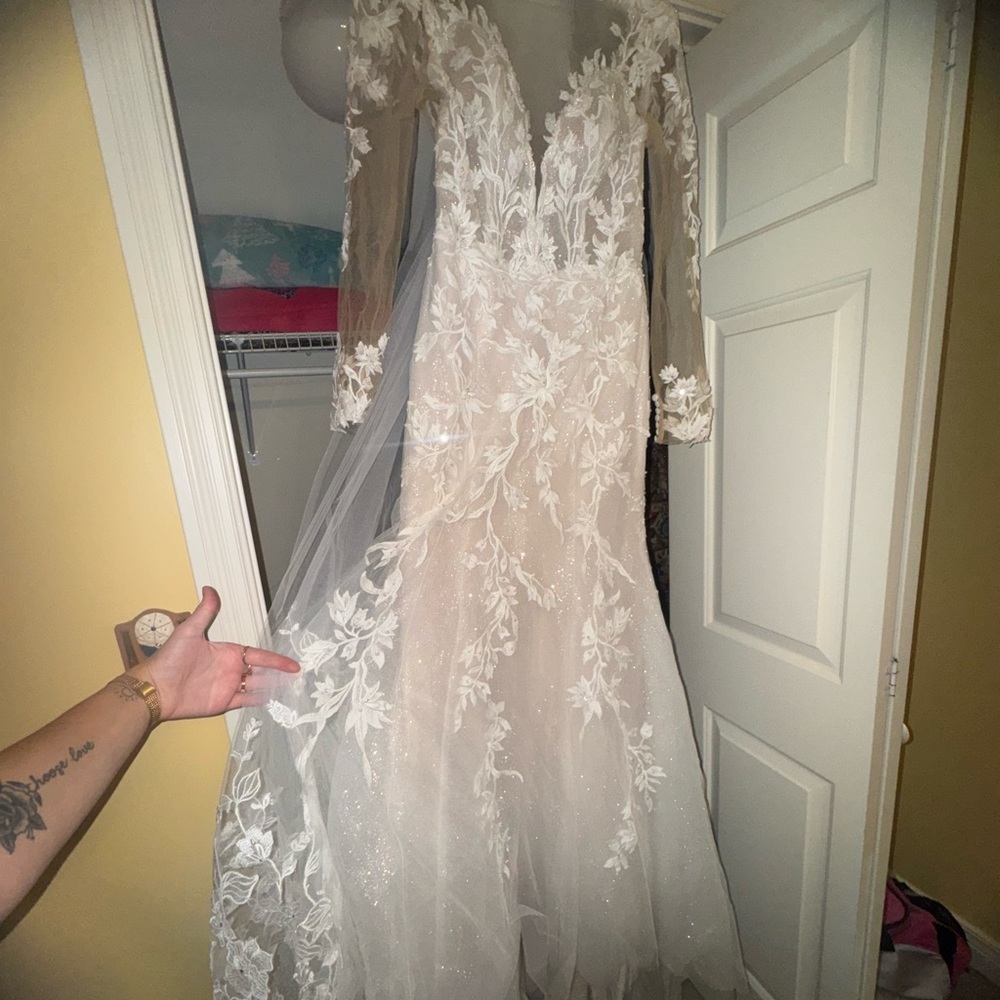 Elegant White Lace Wedding Dress